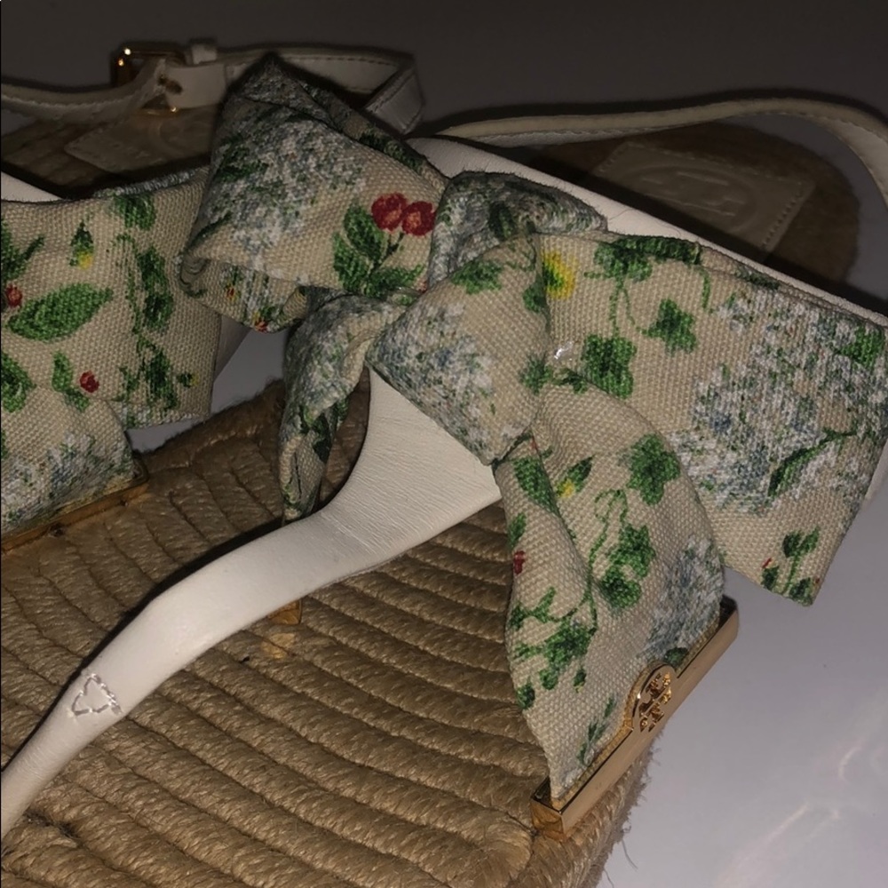 Tory Burch Penny logo sandals